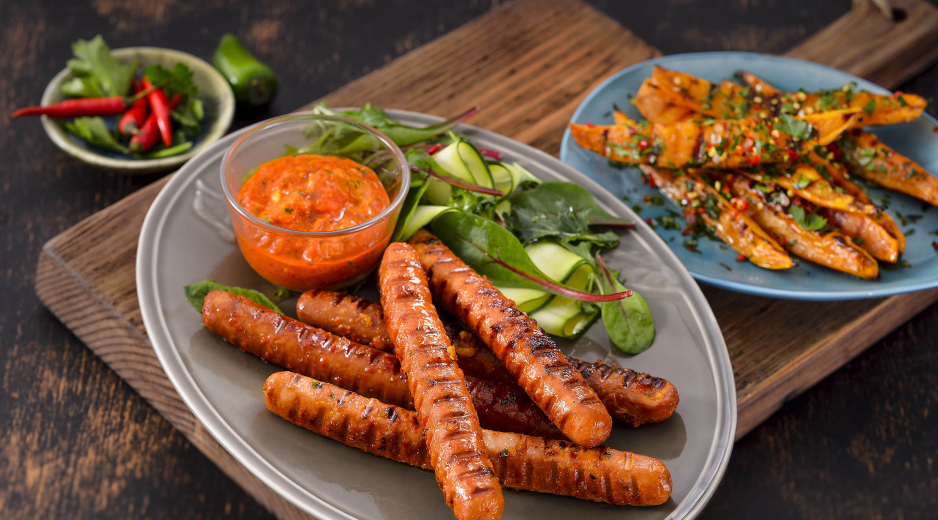 Grillezett virsli romesco szósszal és sült édesburgonyával