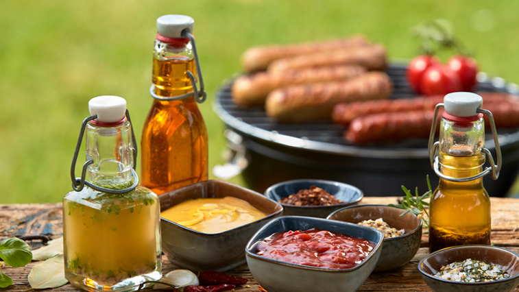 Egy tucat ízletes pác húsok és zöldségek grillezéséhez