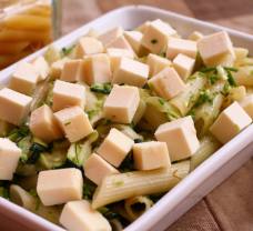 Cukkinis penne feta sajttal