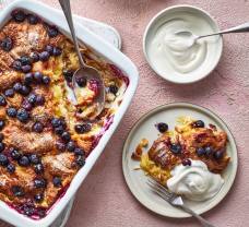 Áfonyás és citromos túrós croissant sütemény