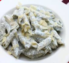 Mandulás-kapros penne