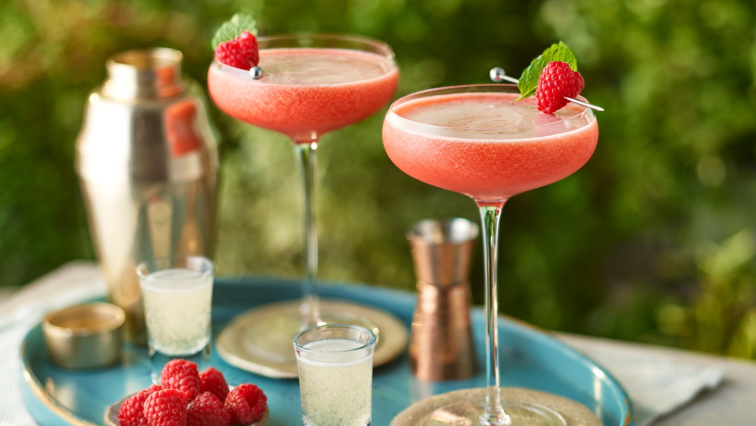 Málnás–maracujás martini koktél