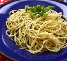 Zöldfűszeres spagetti