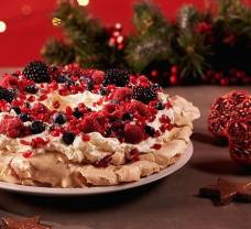 Adventi koszorú formájú mascarponés Pavlova-torta 