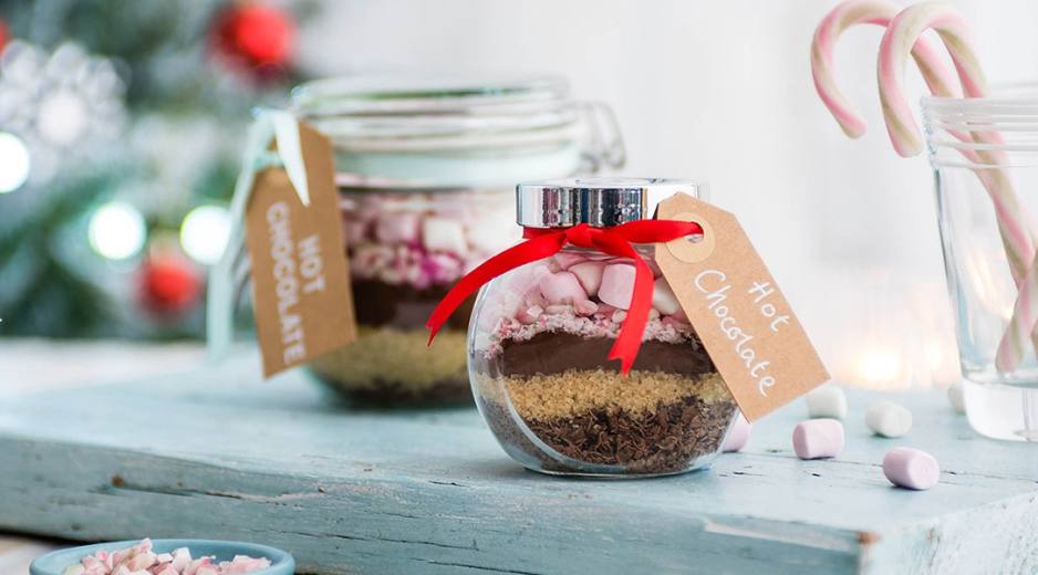 Így készíts ajándék forró csokis üvegeket