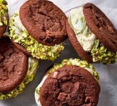 Pisztáciafagyis kekszszendvics, hullámos töltelékkel