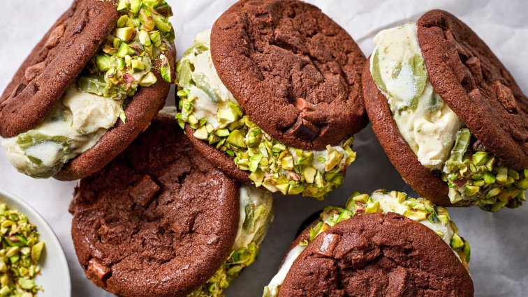 Pisztáciafagyis kekszszendvics, hullámos töltelékkel