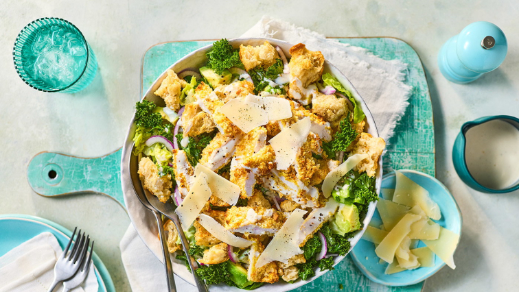 Airfryerben sült, ropogós csirkés, őszi cézársaláta