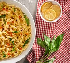 Tagliatelle Aglio Olio paprikával és rukkolával